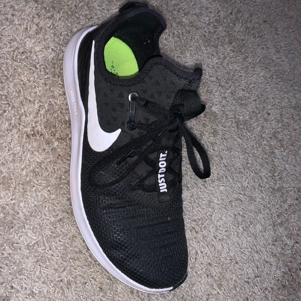 Black nike tennis shoes!!
